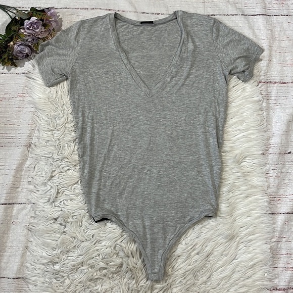 Alix V-neck Heather Gray Short Sleeve Jersey Stanton Bodysuit - Picture 2 of 13